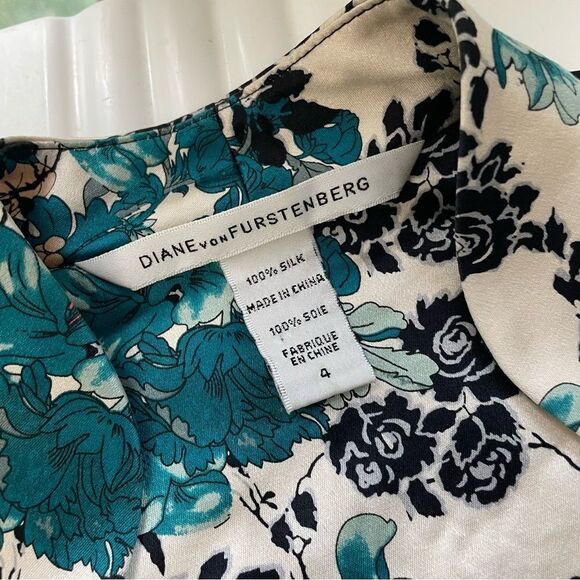 Diane Von Furstenbeeg‎ Irlan wrap top 100% Silk Floral, Sweetheart neck size 4 - Picture 6 of 6